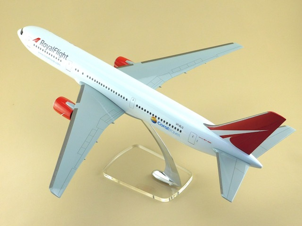 Модель самолета Boeing 767-300 (М1:100, Royal flight)