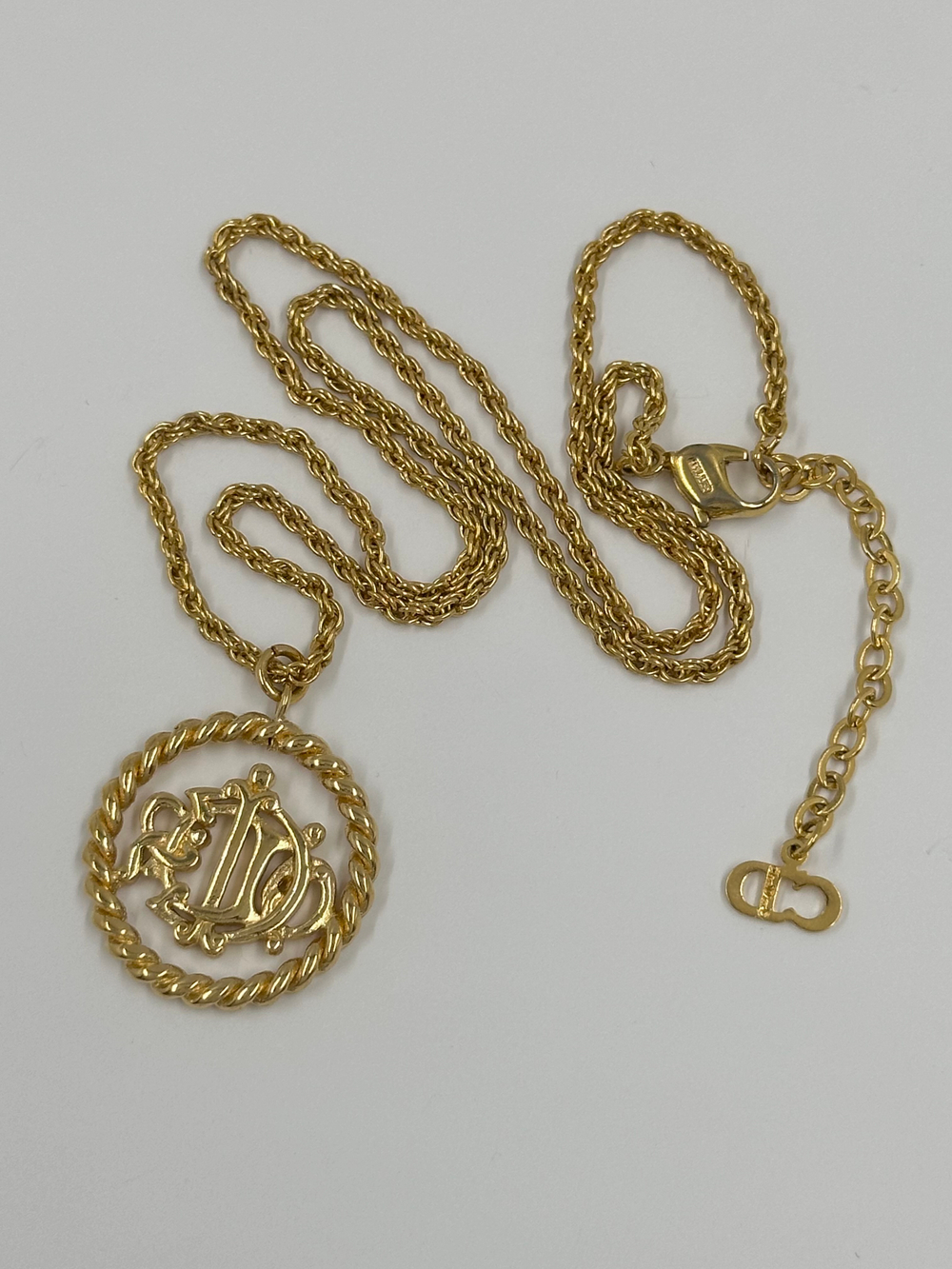 Кулон лого Christian Dior