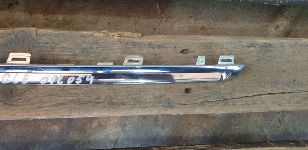 Молдинг решетки радиатора  Mercedes GLE (W166) 15-18 Б/У Оригинал A1668881585