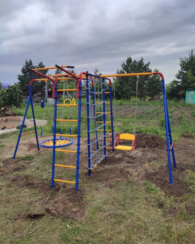 Уличный ДСК с двумя качелями с сеткой