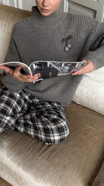 коричневый