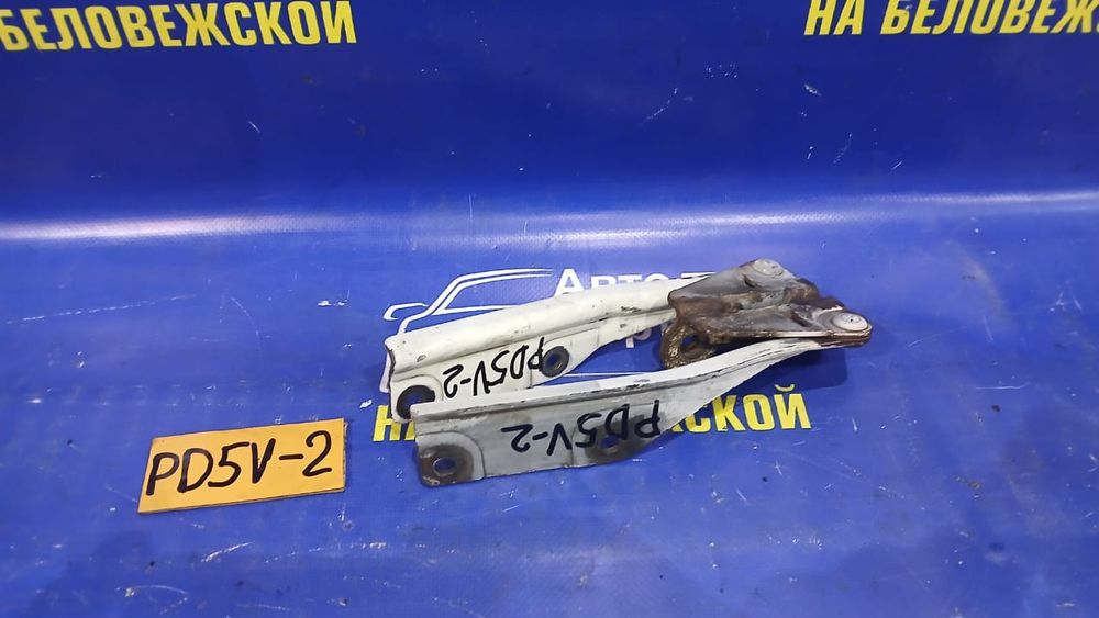 Петля капота правая MITSUBISHI DELICA 1998