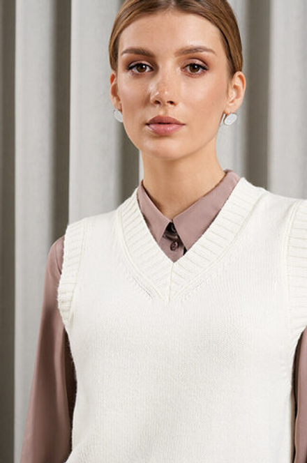 22896 Жилет женский (молочный)