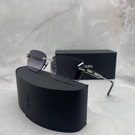 Солнцезащитные очки Prada