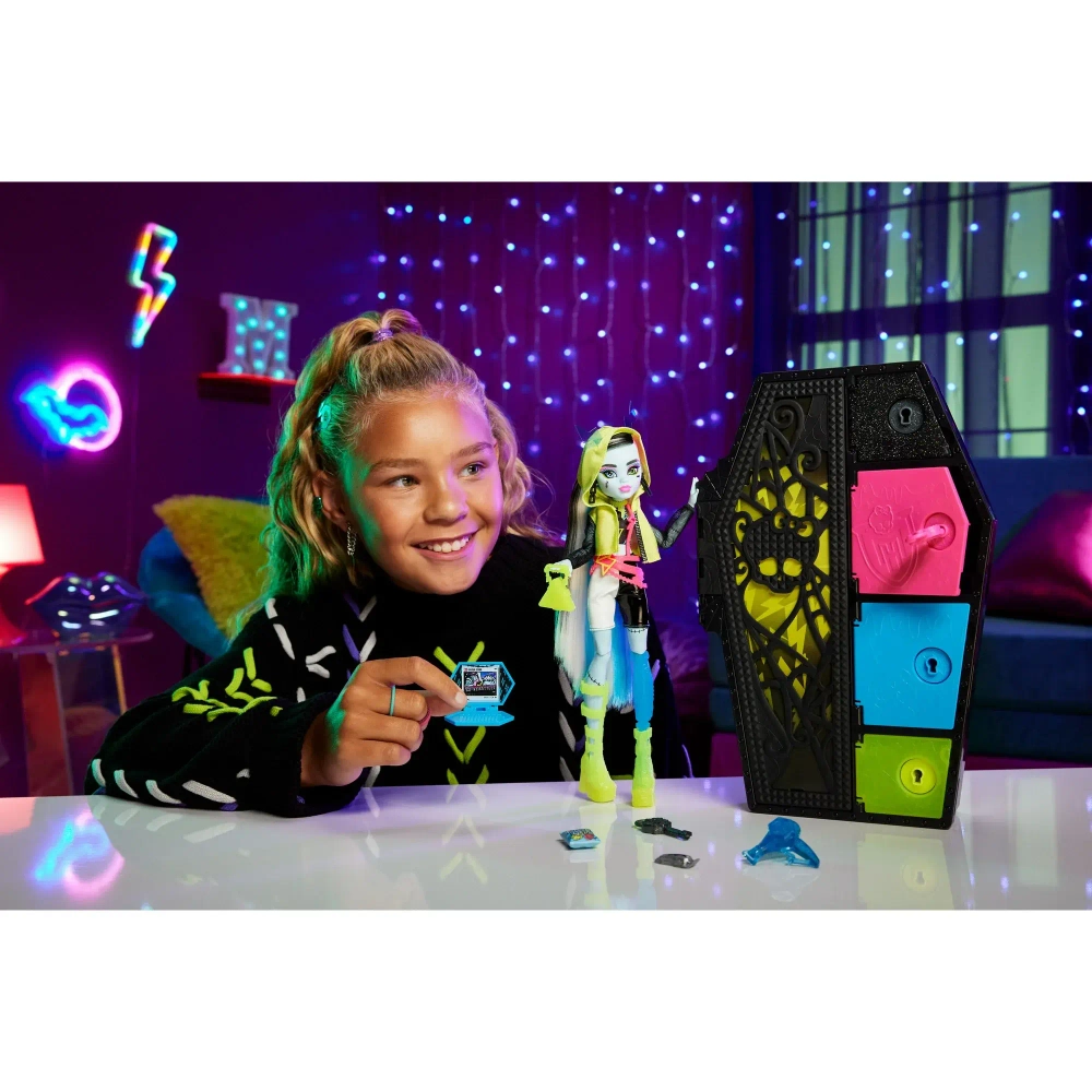 Кукла Monster High Frankie Stein в наборе Skulltimate Secrets Neon Frights