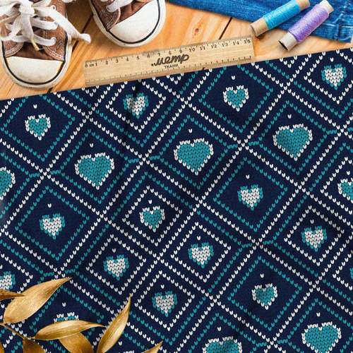Ткань габардин сердечки в ромбах на синем свитере