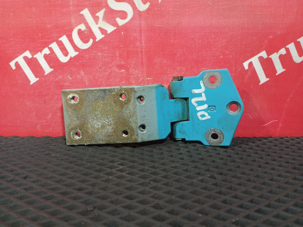 Петля двери 2019 г.