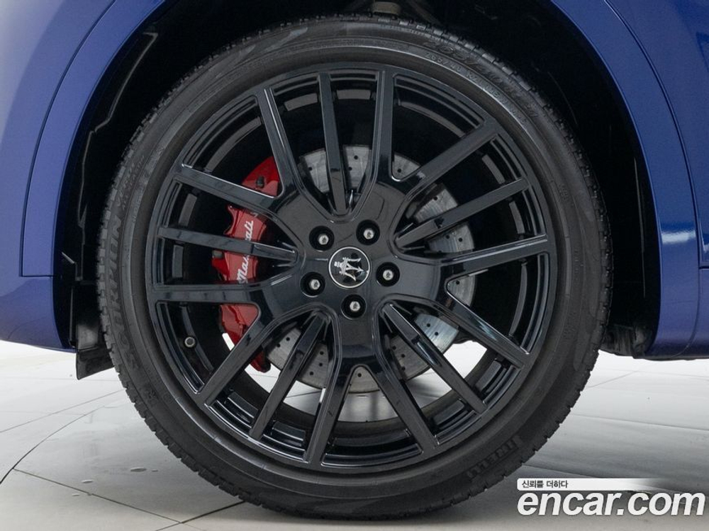Maserati Levante 3.0 AWD 모데나 (12.2022)