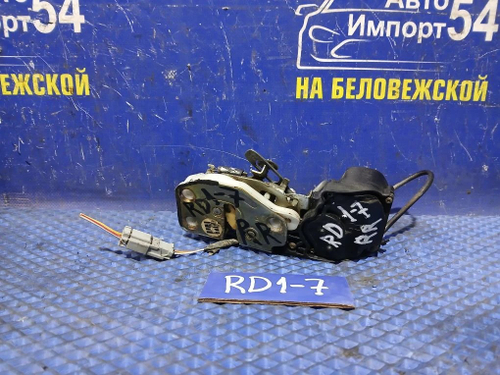 Замок двери задней правой Honda CR-V 1996