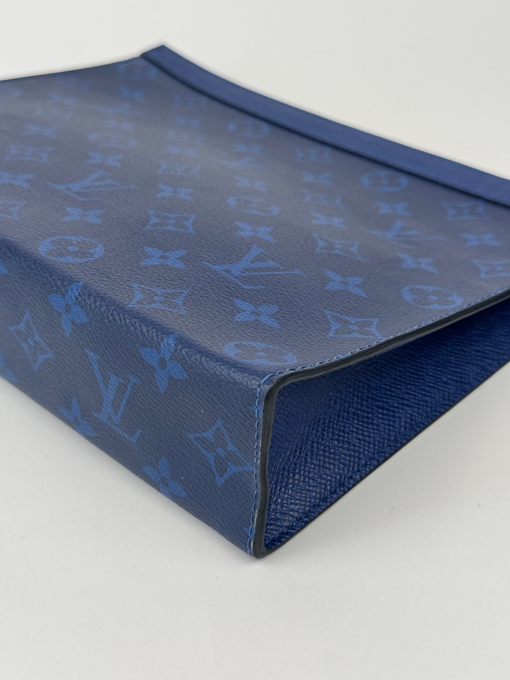 Папка Louis Vuitton Pochette Voyage