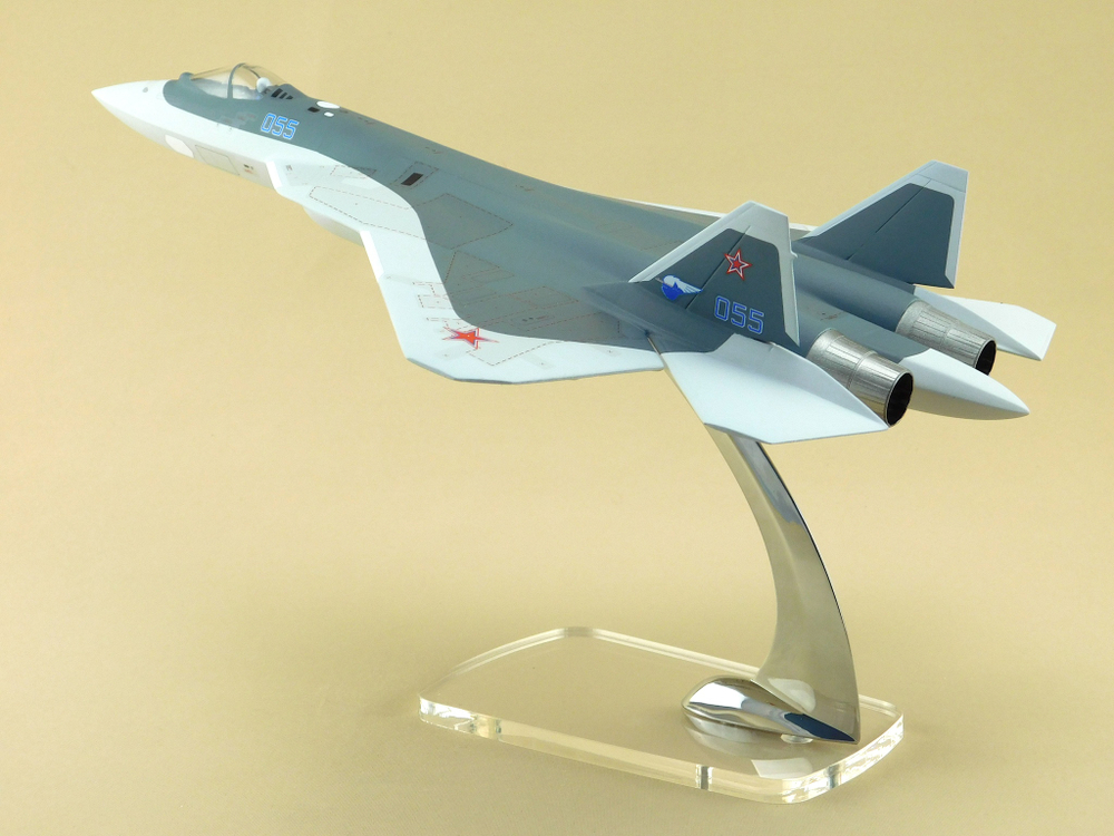 Модель самолета Су-57 (М1:48, 055, Белая Акула)