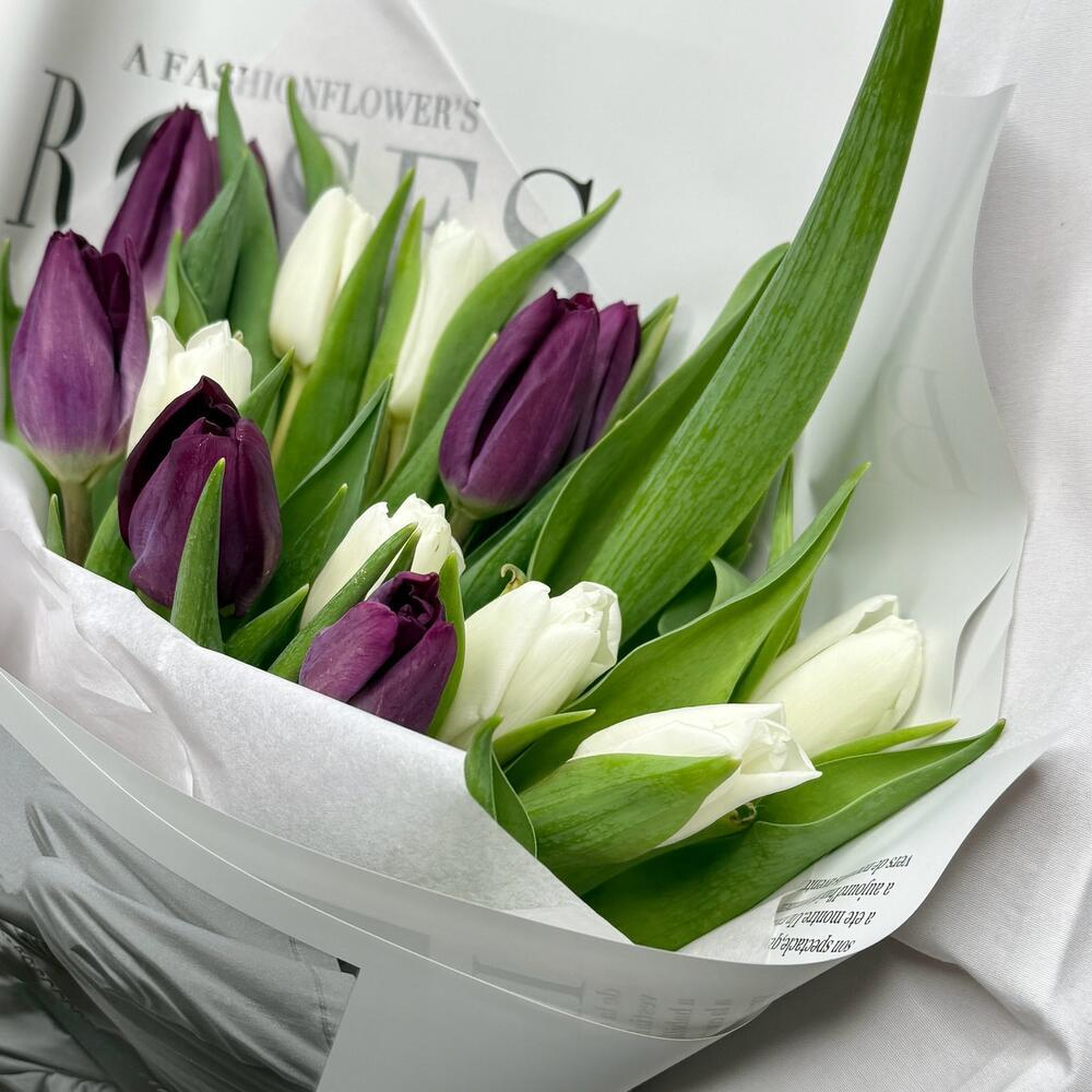15 тюльпанов микс в стильной упаковке