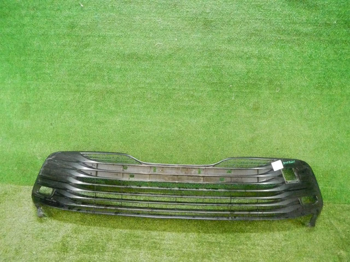 Решетка переднего бампера Toyota Camry xv70 17-21