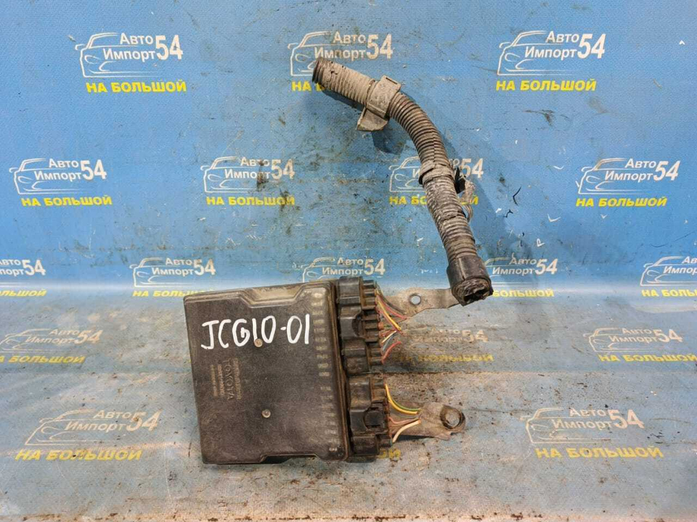 Блок управления форсунок TOYOTA BREVIS 2002