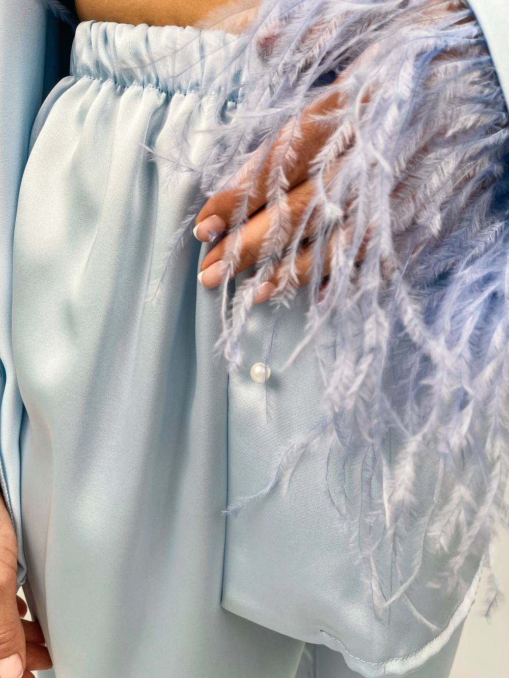 Костюм шелк с пером Голубой 7