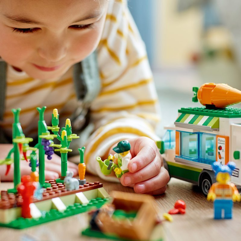 Конструктор LEGO City - Грузовик на рынке 60345