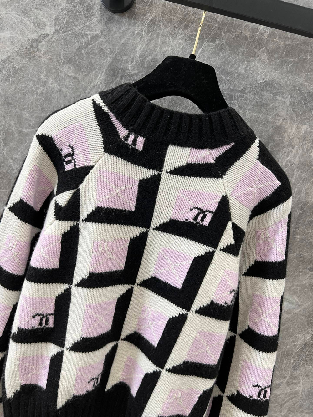 Chanel Sweatshirt