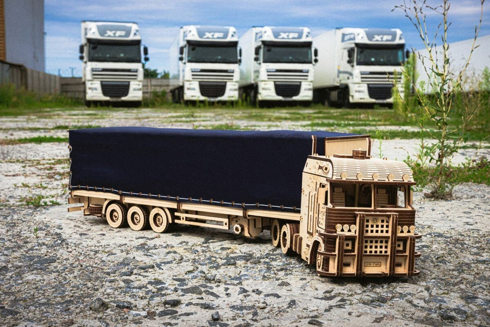 Грузовик Тягач Король дорог от EWA - Деревянный конструктор, сборная механическая модель, 3D пазл