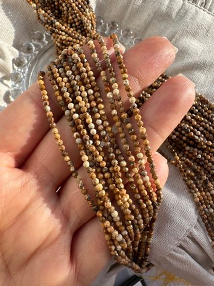 Нить бусин из яшмы 2,2мм, огранка