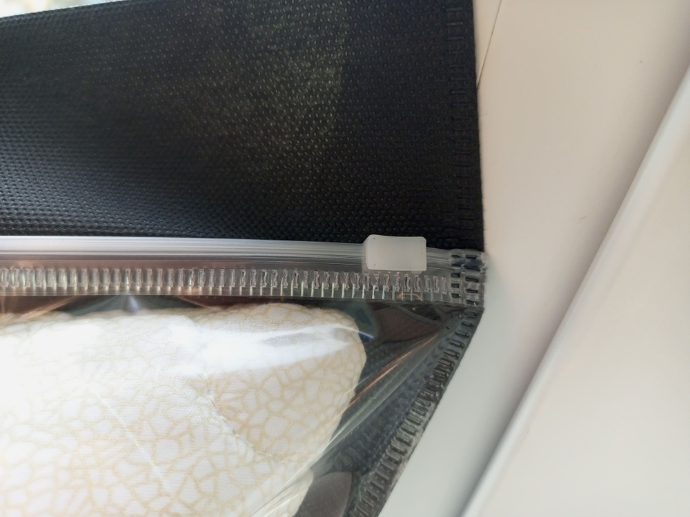 Пакет Zip-lock 50*70 с вырубной ручкой из спанбонда и полипропилена 60 мкм