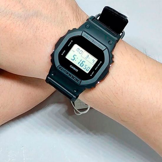 Наручные часы Casio DW-5600BCE-1