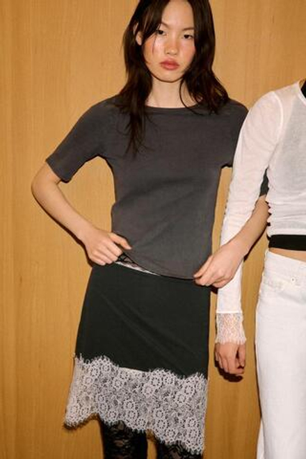 ZARA МИНИ-ЮБКА С КОНТРАСТНЫМ КРУЖЕВОМ, БЕЛЫЙ/СЕРЫЙ