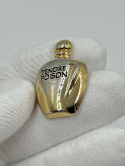 Брошь пин в виде флакона духов Tendre Poison Christian Dior