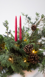 Хвойная интерьерная композиция со свечами