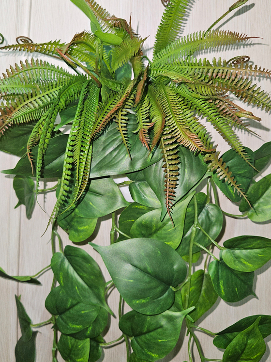 Искусственная Зелень ампельная декоративная в настенном кашпо