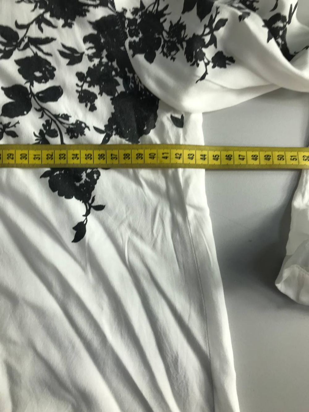 Блузка Reserved с акцентными деталями, визуально на 42 размер