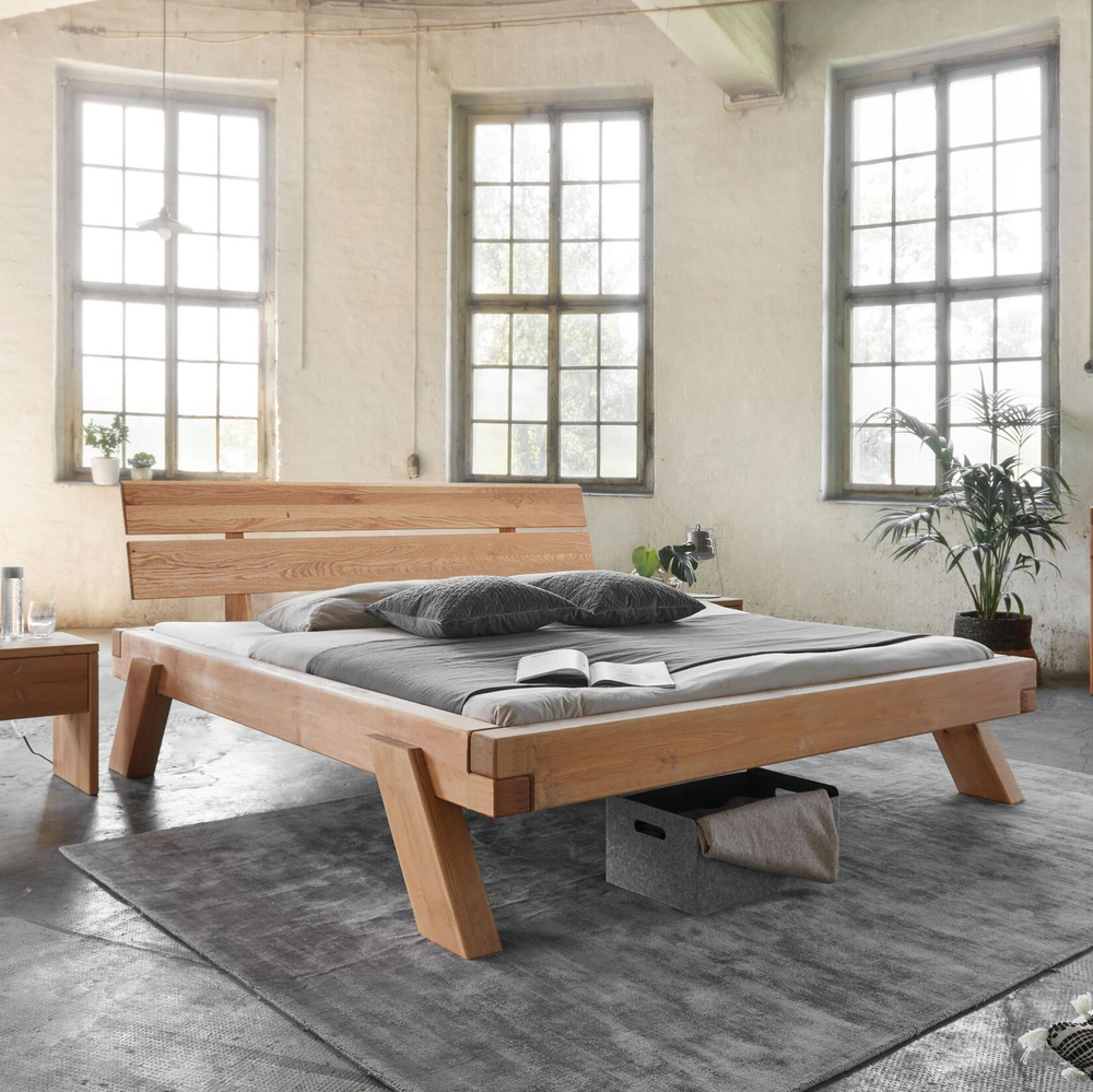 Кровать двуспальная 180х200 из массива дикого дуба на ножках в стиле лофт