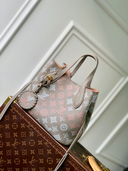 Louis Vuitton Blossom PM