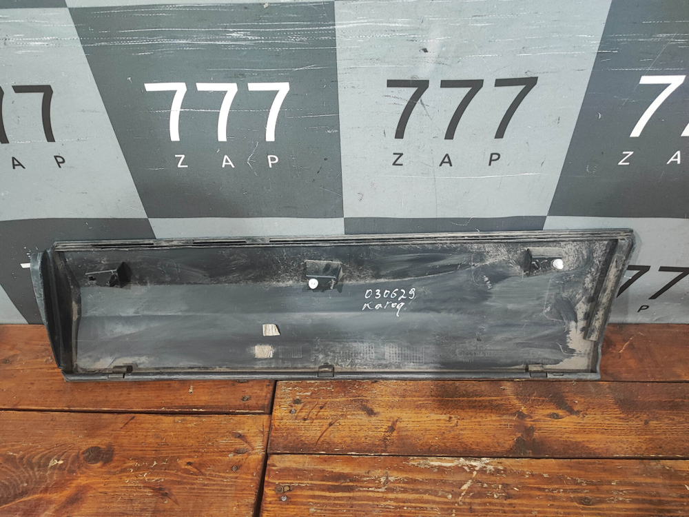 Накладка двери задней правой Skoda Karoq 17-нв Б/У Оригинал 57A854950