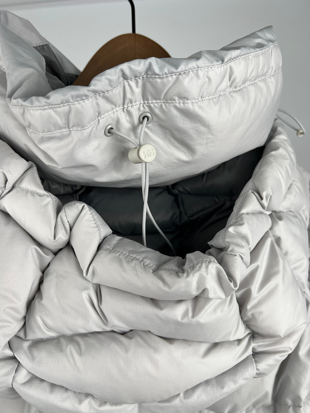 Пуховик Helly Hansen