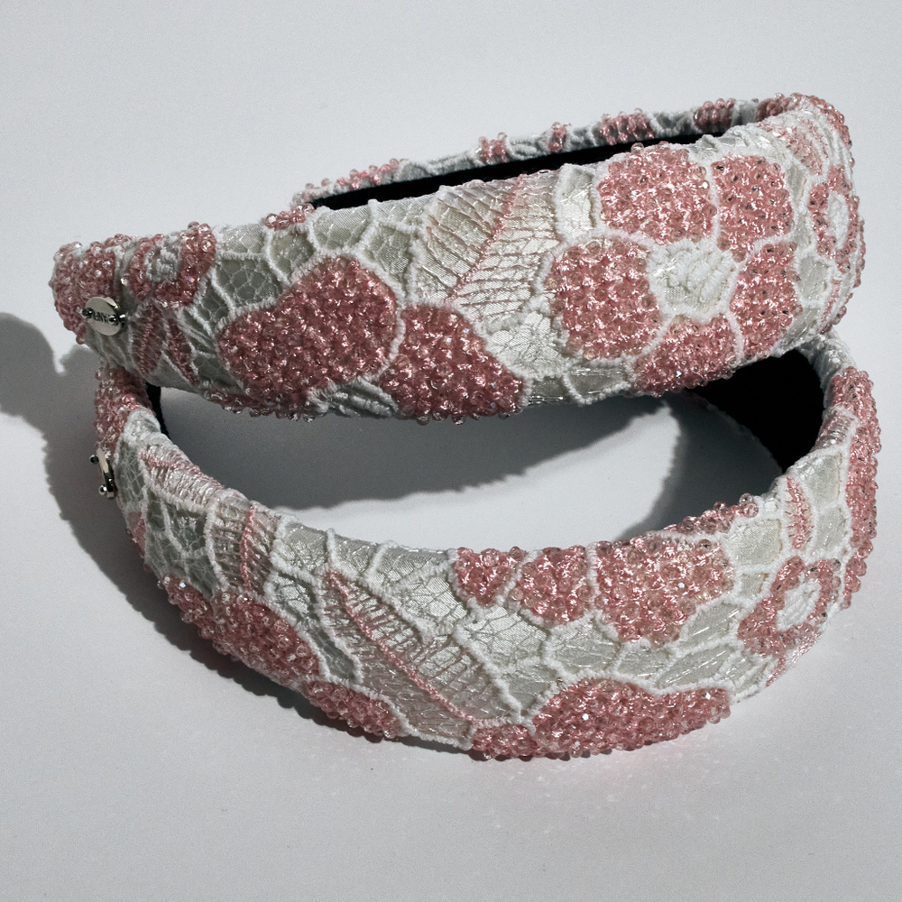 Ободок с розовыми цветами