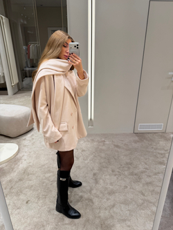 Пальто-пиджак с юбкой в молочно-бежевом цвете