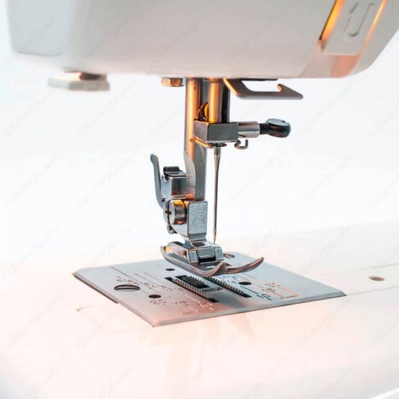 Швейная машина Janome Legend LE-15