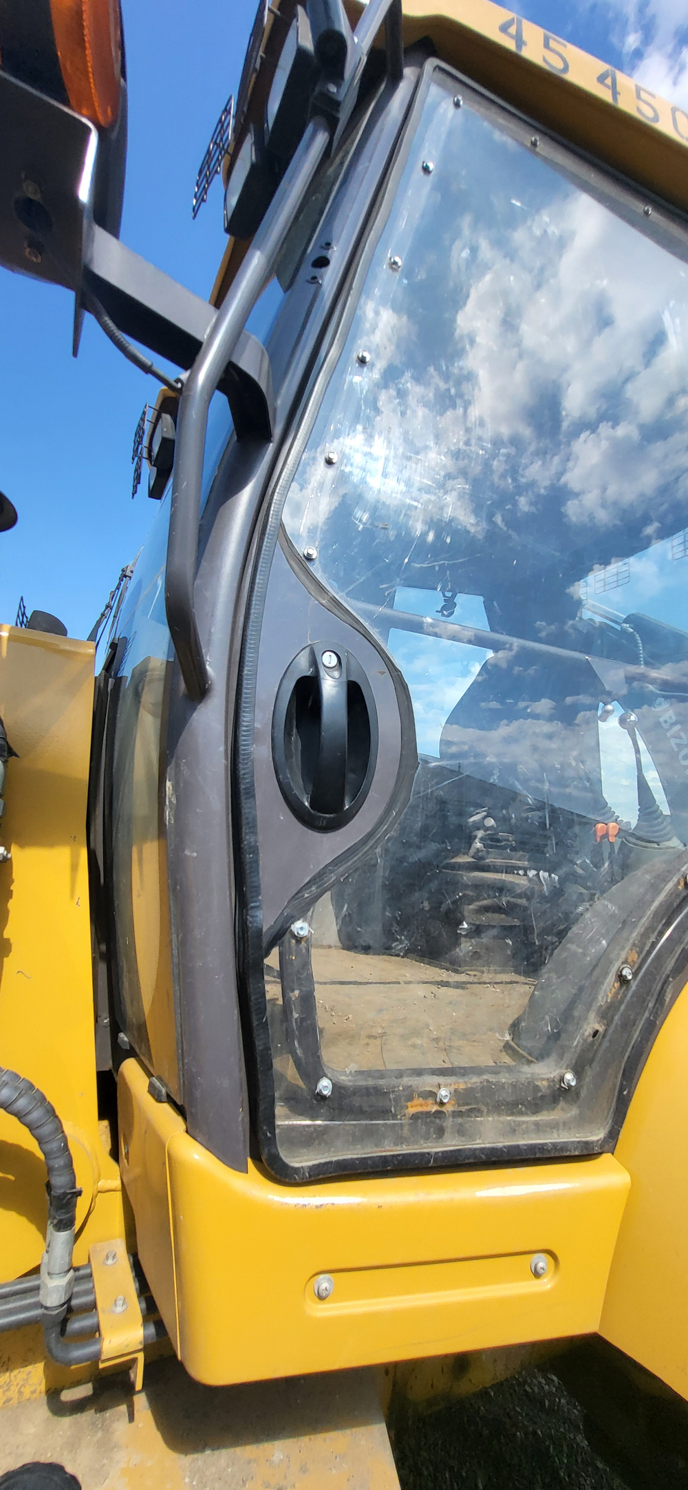 BIZON 888 Экскаватор-погрузчик 888 (Дизельный, 4,4 л, 102 л.с., АТ)