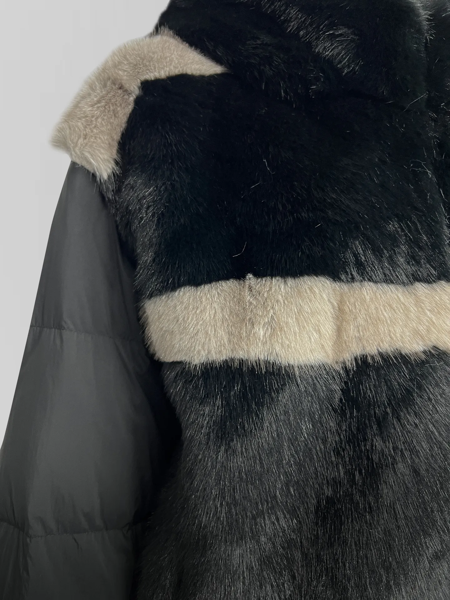 Куртка ALLURE YKE5225 с меховыми вставками и капюшоном