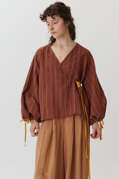 Блузка на запах из коричневого льна в полоску