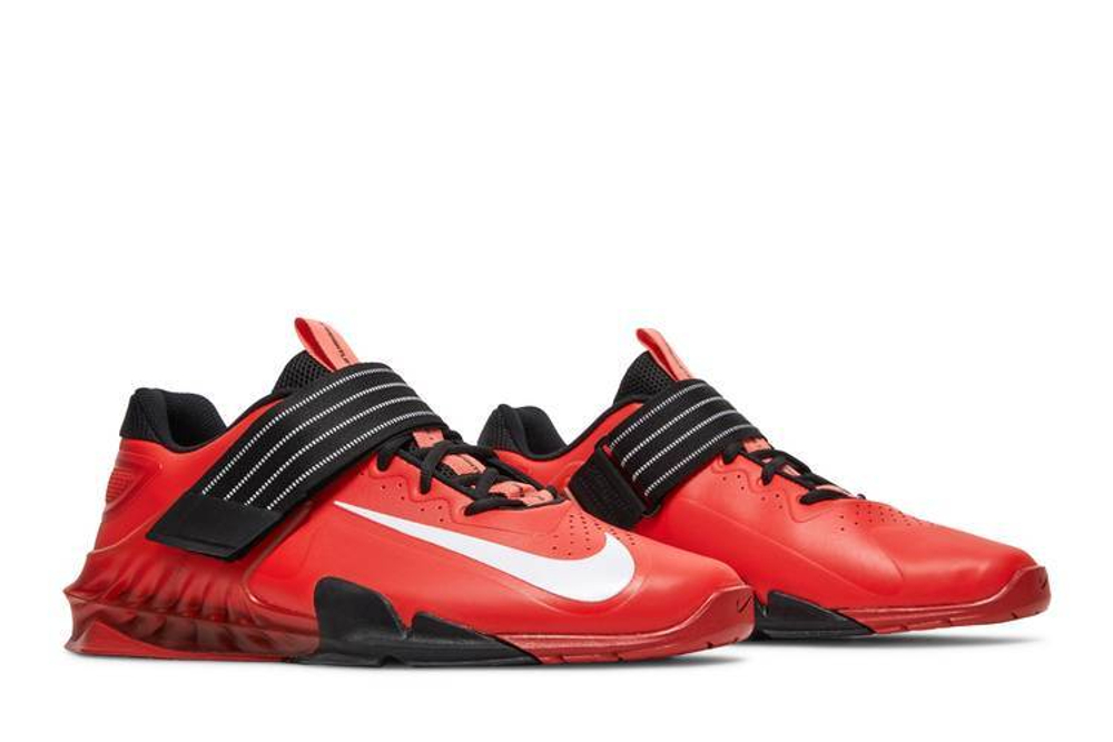 Кроссовки Nike Savaleos