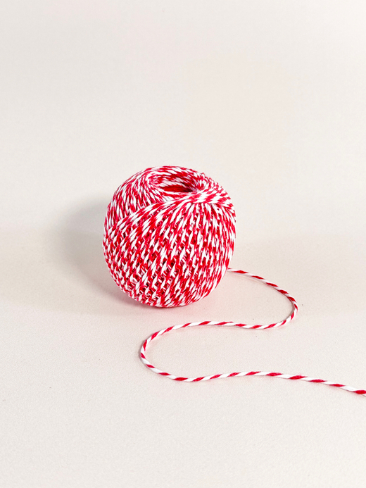 Красно-белый хлопковый шпагат, 75 м (ширина 1,5- 2 мм)