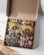 Подарочный набор орехов и сухофруктов