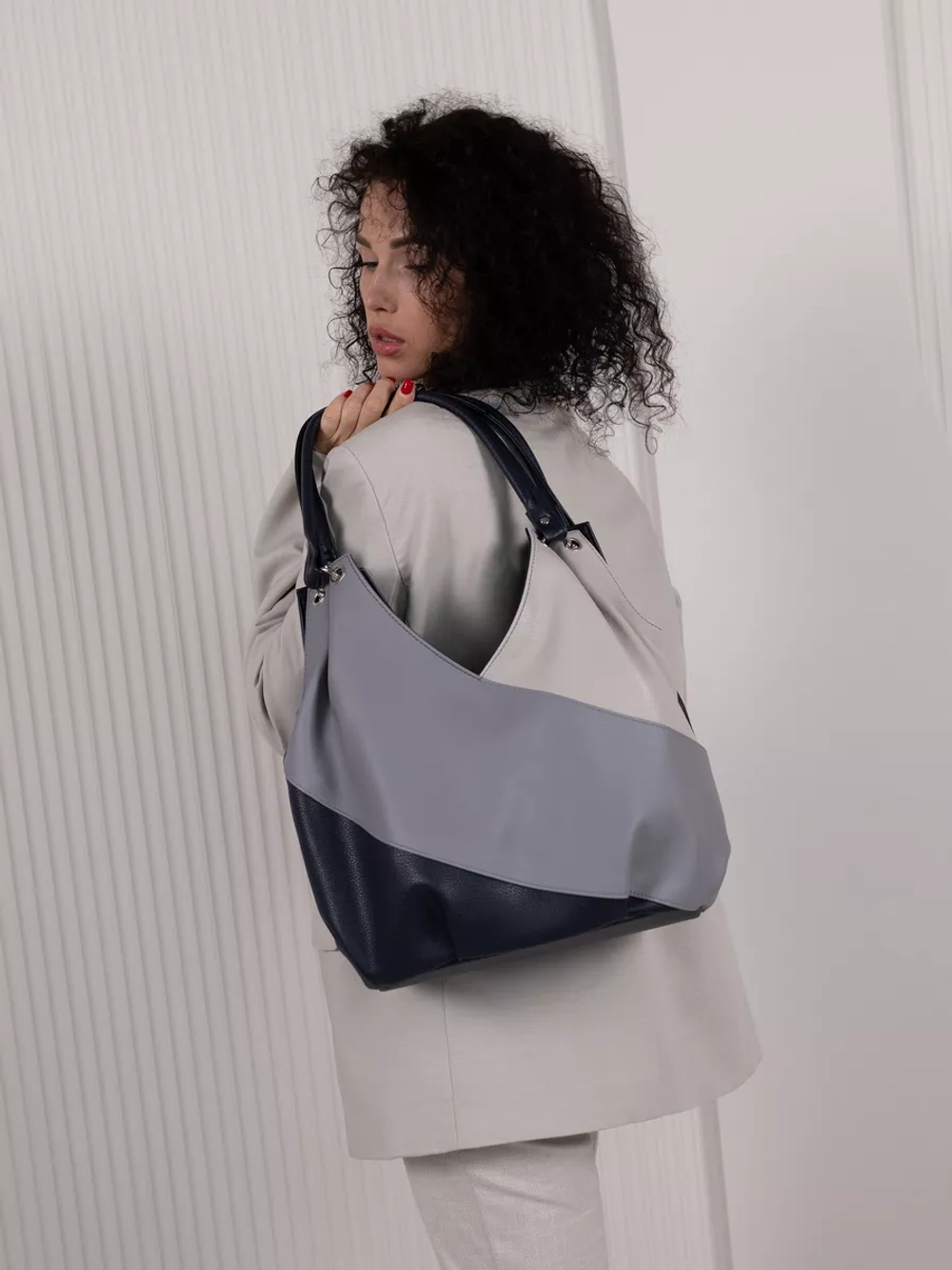 Сумка женская большая через плечо классическая