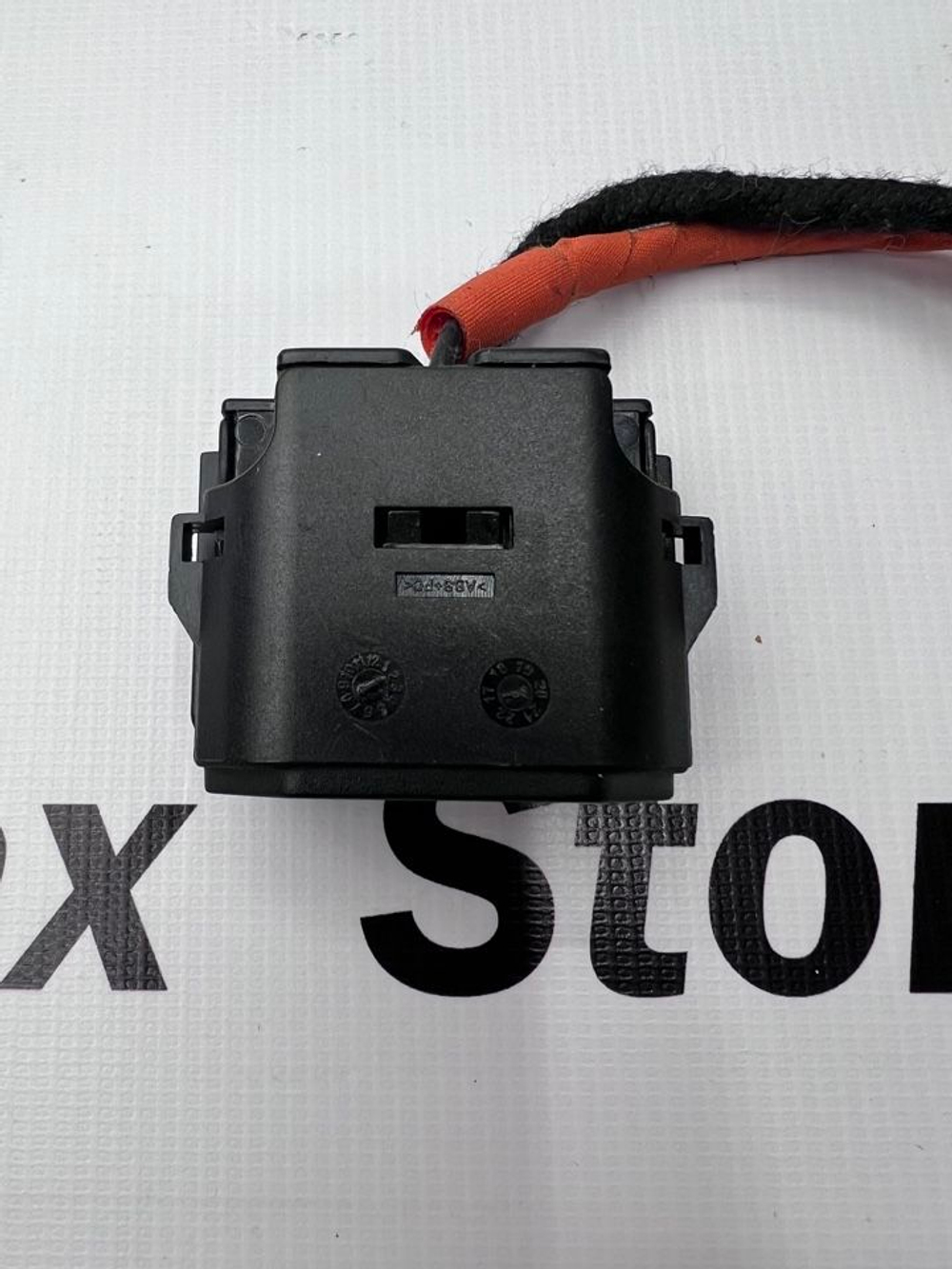 Розетка Инвертор VW Tiguan 220 V 5Q0907155F. Оригинал.