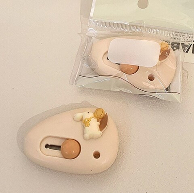 Канцелярский нож Зайка с тюльпаном, бежевый