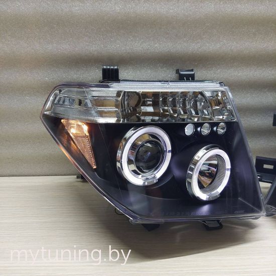 Передние фары Nissan Navara D40 / Pathfinder angel eyes black