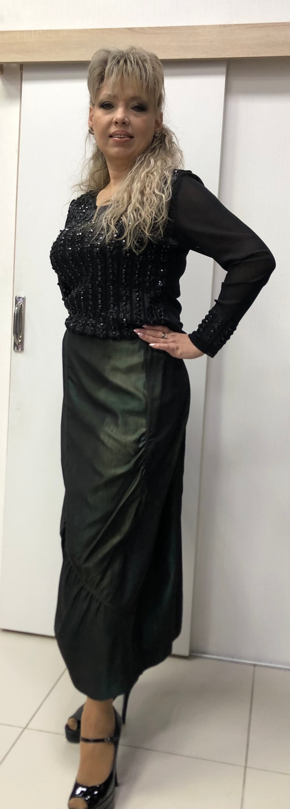 Темно-зеленая юбка с "переливом" цветов