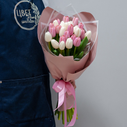 Белые и розовые тюльпаны