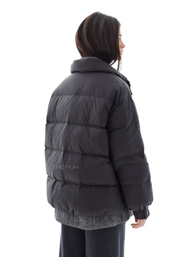 Черный пуховик с комбинированной рубашкой